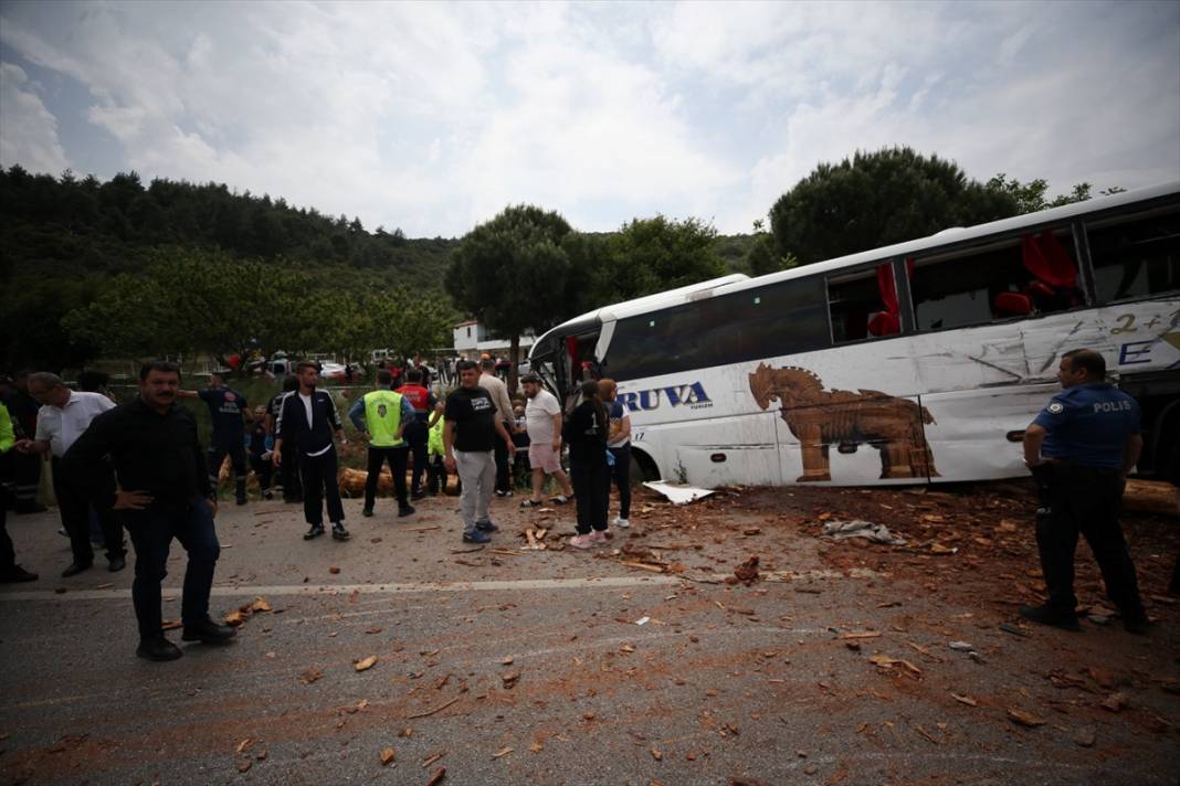 Biri yolcu otobüsü 3 araç kaza yaptı! 8 ölü, çok sayıda yaralı var 15